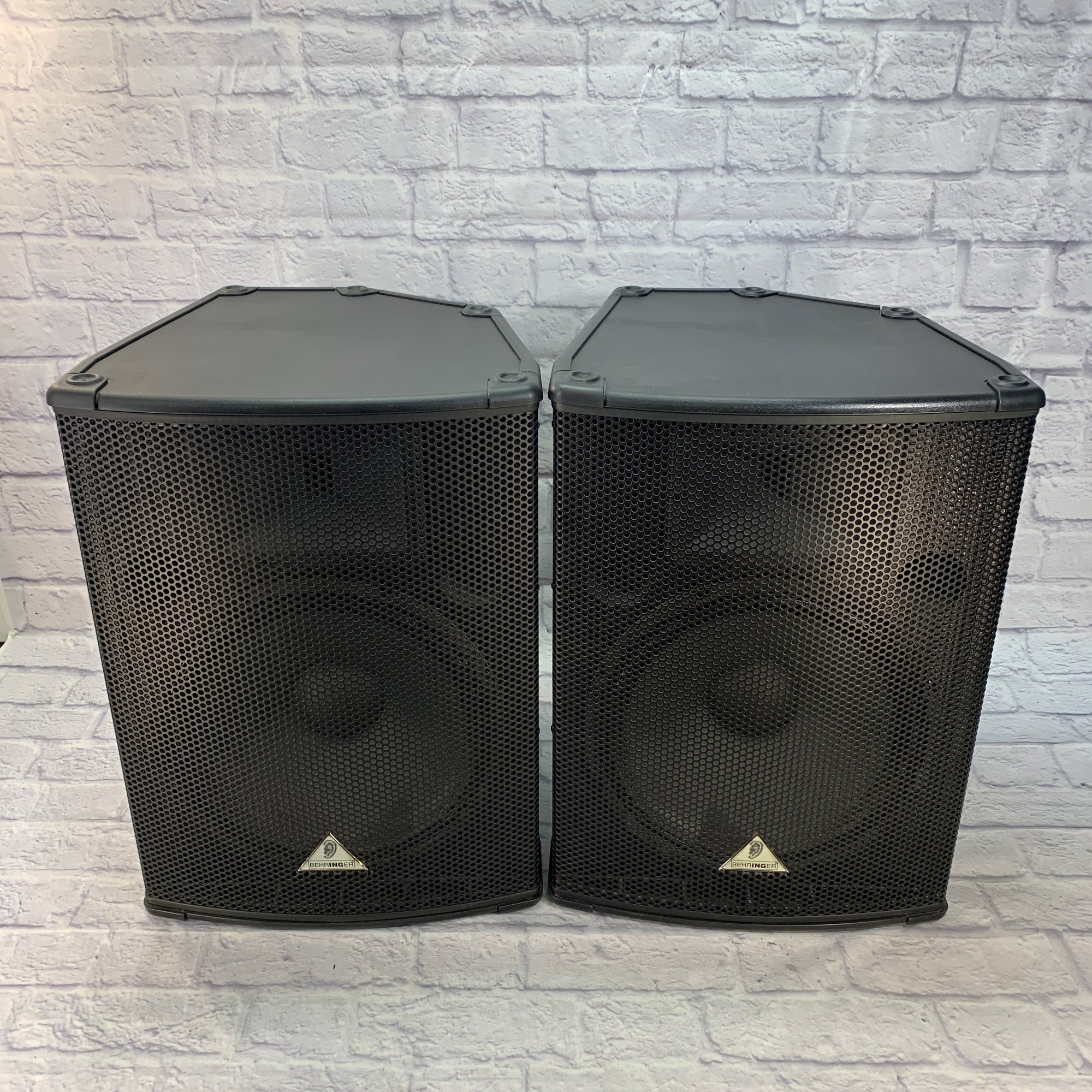 behringer eurolive e1520 speakers