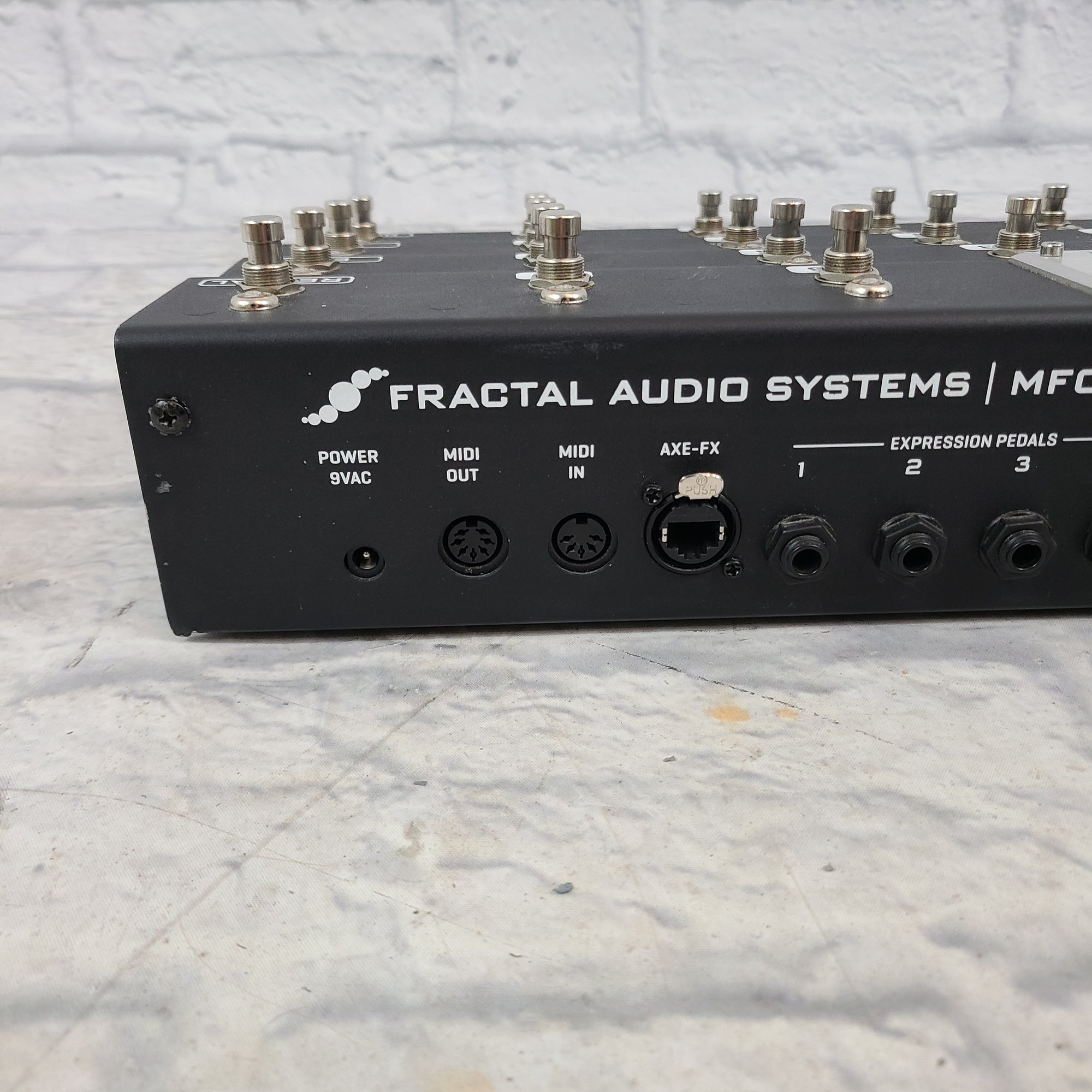 Fractal Audio MFC 101 Mark III Midi Foot Controller - Evolution Music