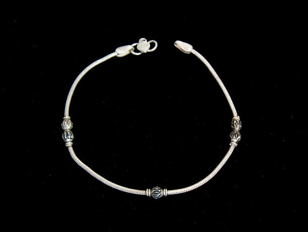 silver fancy anklets