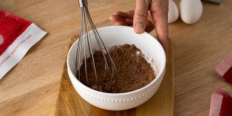 In a medium bowl, whisk together the cocoa powder, Lakanto classic sweetener, baking powder, and salt.  Set aside.