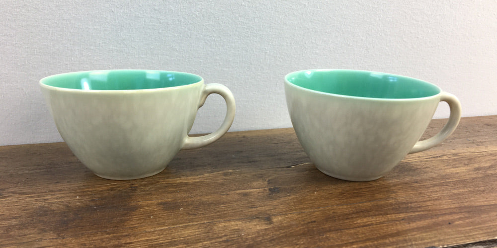 Poole Pottery Twintone Seladon & Möwe