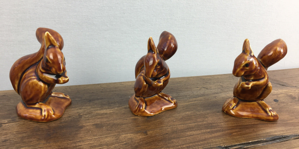 Figurines de poterie Poole - Glaçure brun foncé