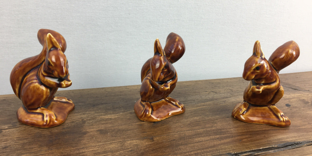 Poole Pottery-Figuren – tiefbraune Glasur