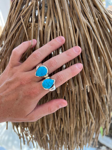 turquoise rings on hand - Desiderate