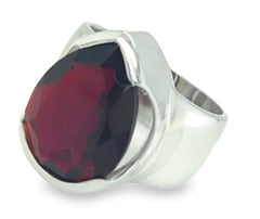 Garnet Mahtava Ring