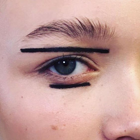 straight eyeliner trend graphic eyeliner