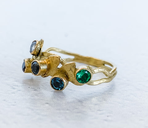 18 kt gold Ring with garnet, tanzanite, alexandrite and emerald