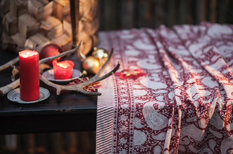 Big Paisley Tablecloth in Rusty Red color.