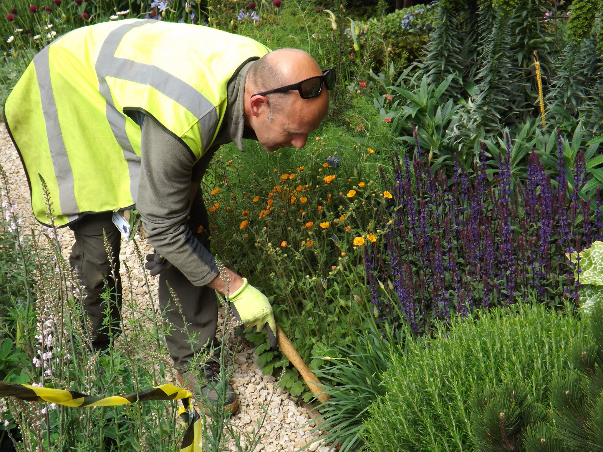One of the team uses our mid handled trowel in the garden