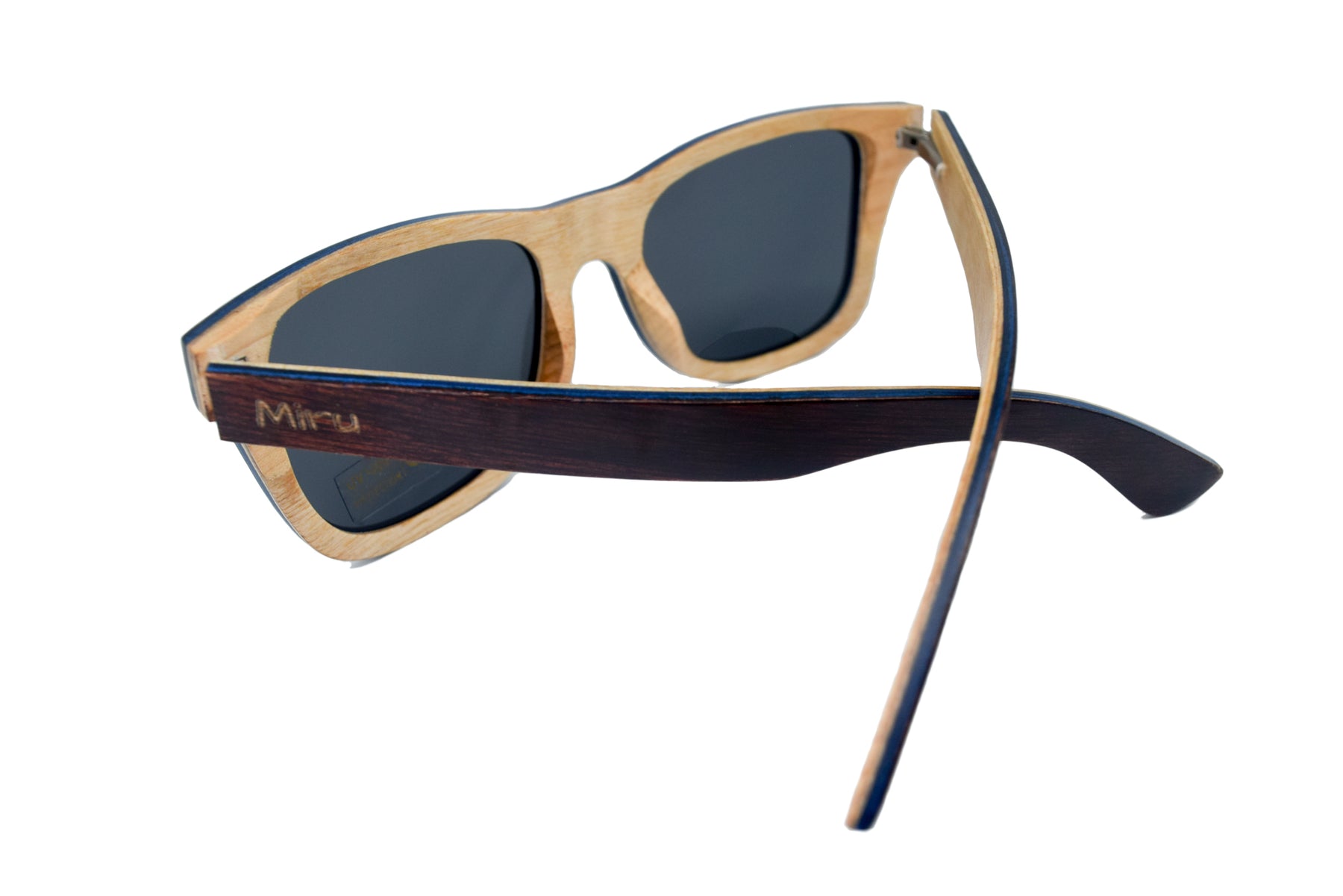 dark wayfarer sunglasses