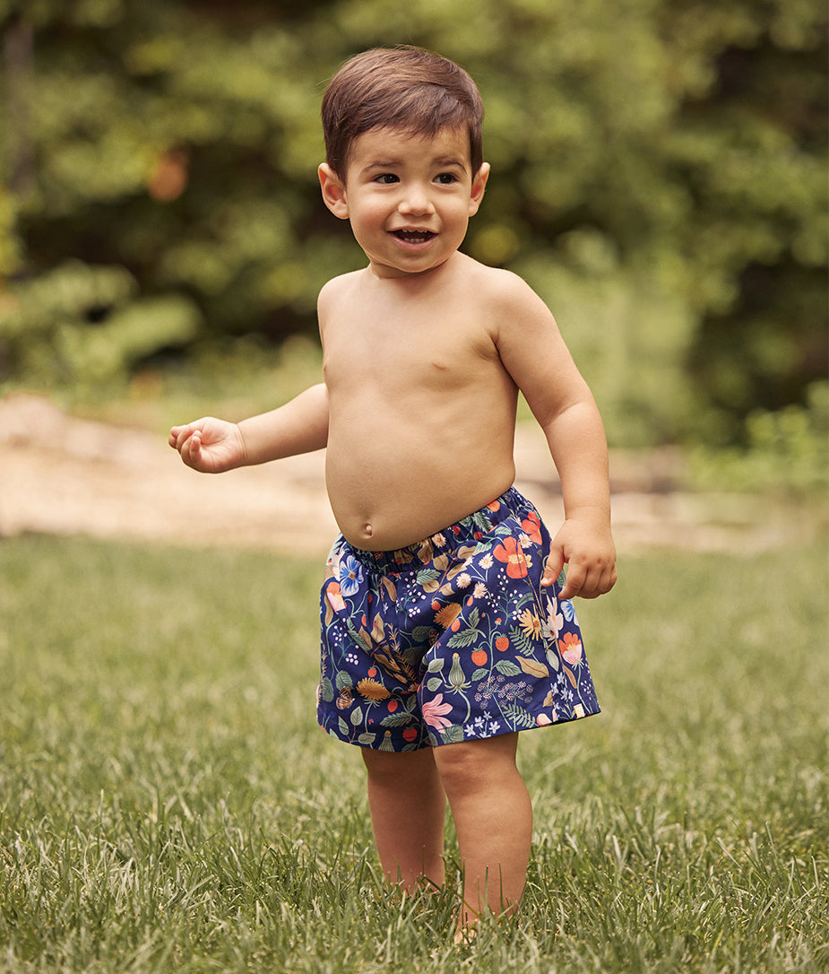 Rifle Paper Co. x Summersalt The Boy’s Swim Short - Strawberry Fields in Deep Sea Size: Medium