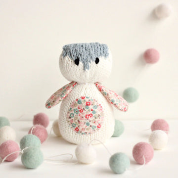 Peckish (the little hen)  PDF Knitting Pattern – Say! Little Hen Shop