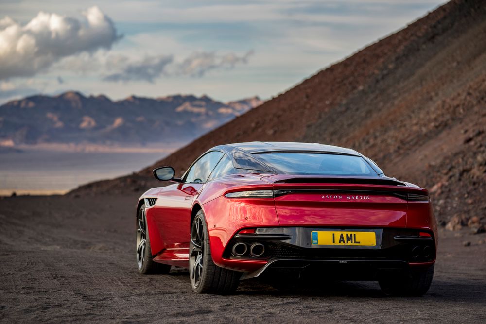 Aston Martin DBS Superleggera posterior