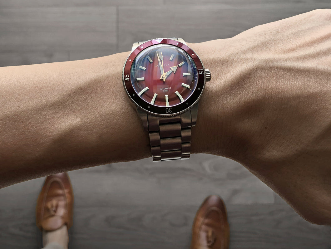 Montage Diver Autumn Red – MONTAGE Watches