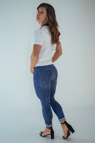 fit women in jeans