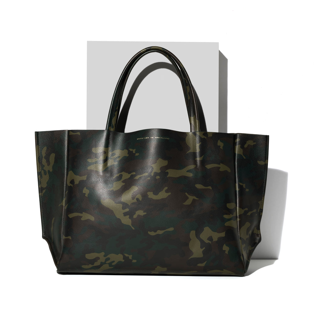 Sideways Tote / GREEN CAMO — Ampersand As Apostrophe