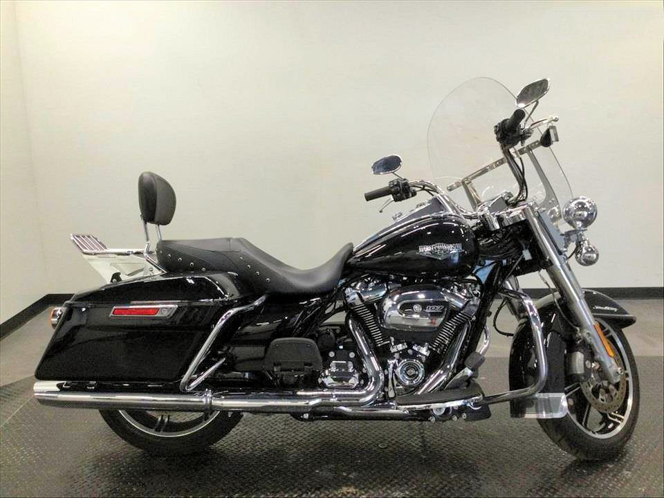 Pending 21 Harley Davidson Touring Road King Flhr Only 2 493 Miles American Classic Motors
