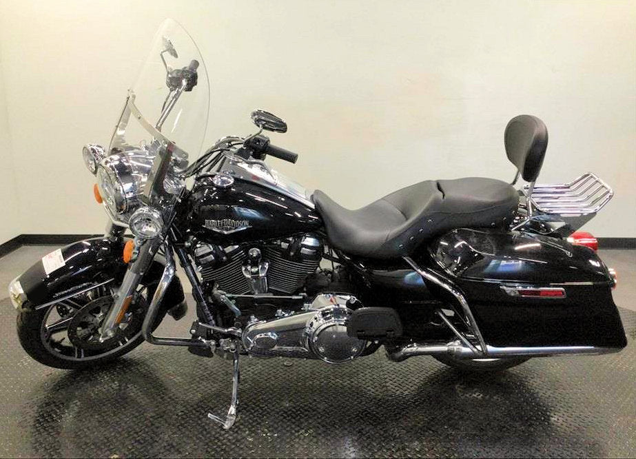 Pending 21 Harley Davidson Touring Road King Flhr Only 2 493 Miles American Classic Motors