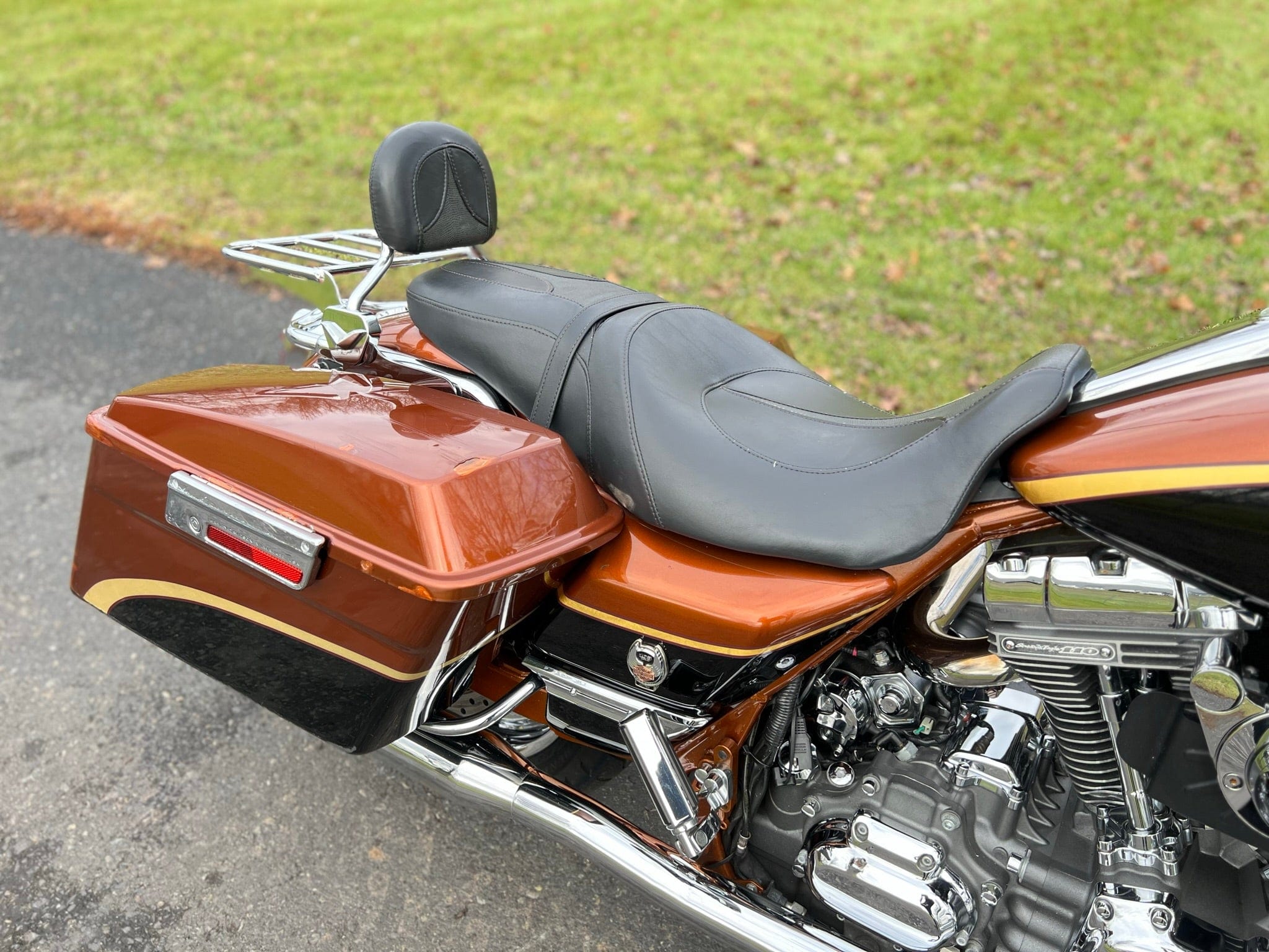Coloris moteur  Harley-davidson-motorcycle-2008-harley-davidson-cvo-screamin-eagle-road-king-flhrse4-105th-anniversary-11-995-29722257981524_2048x