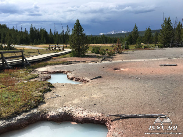 artist paint pots trail in Yellowstone national park