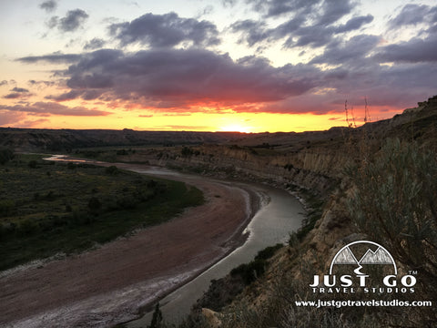 Sunset at The wind canyon nature trail in Theodore Roosevelt National Park