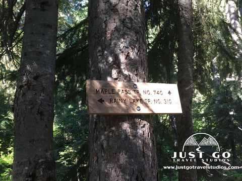 Sign at the fork of the Maple Pass Loop and the Rainy Lake Trail