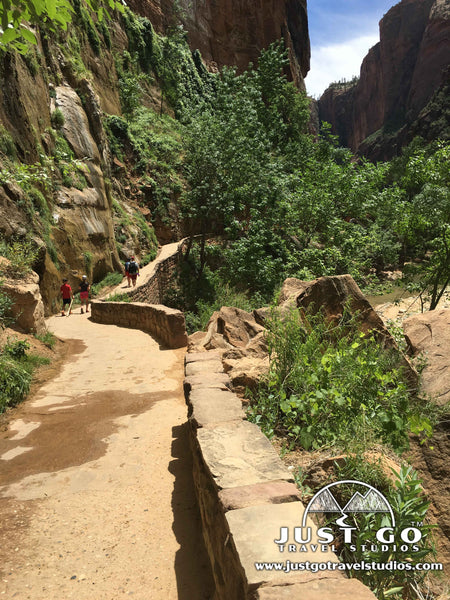 Riverside walk hike in Zion national park