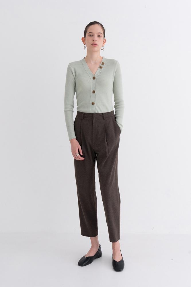 Fashion Forward Tip: Loose Pants for Women at Work