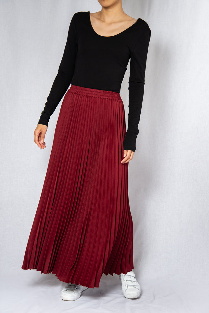 Modest Red Loose Pleated Maxi Skirt | INNERMOD