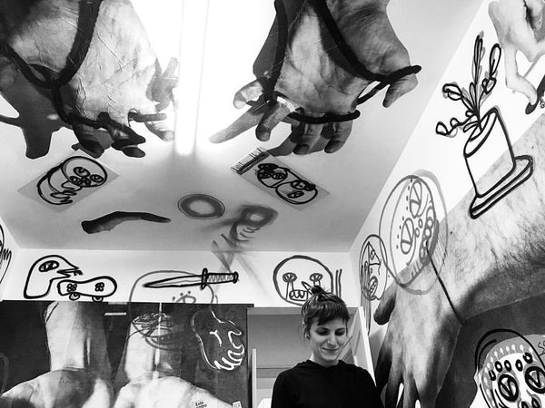 Karina Gallon, idealizadora da Peita, na sala de serigrafia do Segundo Andar.