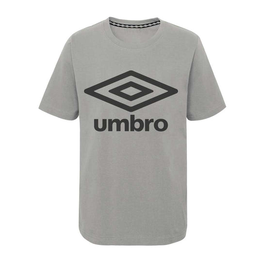 https://cdn.shopify.com/s/files/1/1880/7069/files/Umbro---Kids_-_Junior_-Logo-T-Shirt-_HUUB5UBLD-U42_-01_540x.jpg?v=1695746867