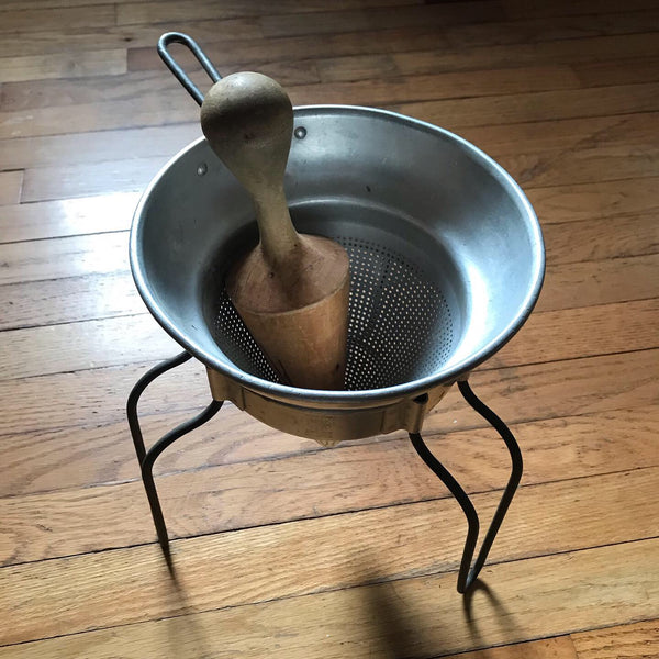 Applesauce strainer