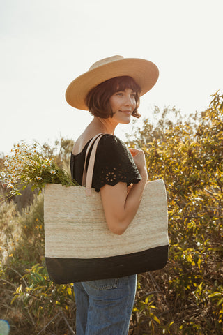 The Bree tote is the perfect size for a market bag, or summer work tote with classic black and neutral colorblock.
