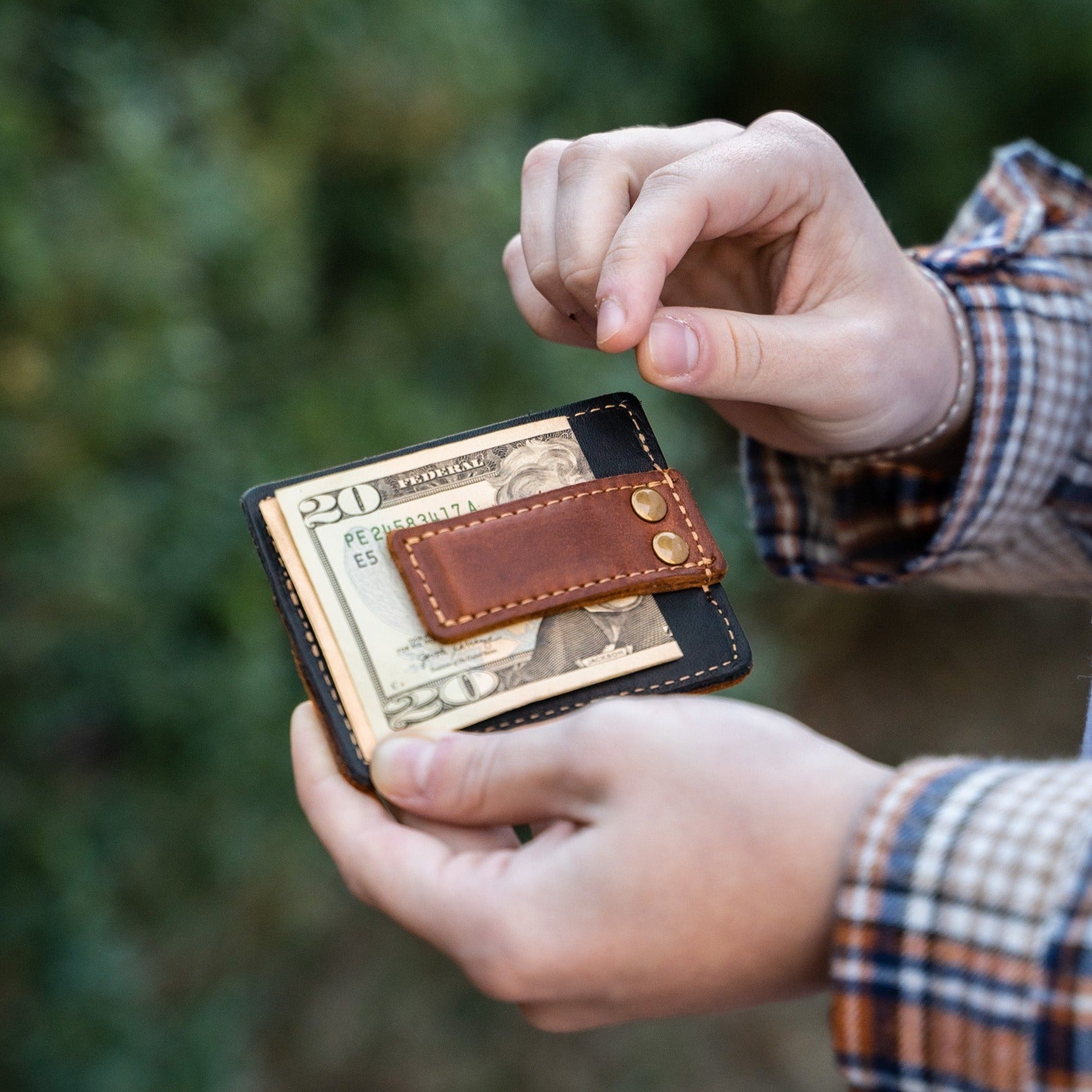 The Levi Fine Leather Horizontal Magnetic Money Clip Wallet - Holtz Leather