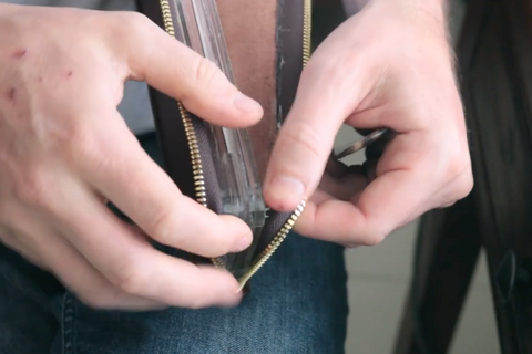 Removing the mold from the body of the zipper wallet 
