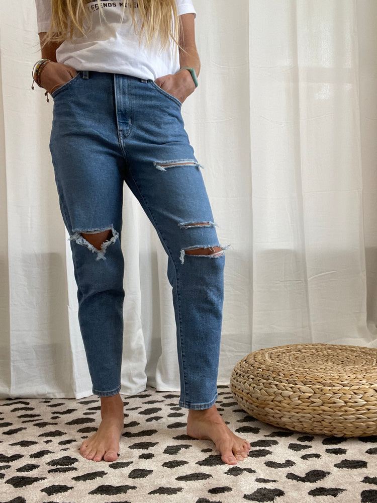 LEVI'S High Waisted Mom Jean | The Salty Babe