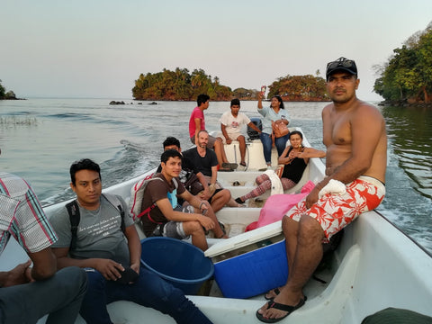 el grupo en el barco