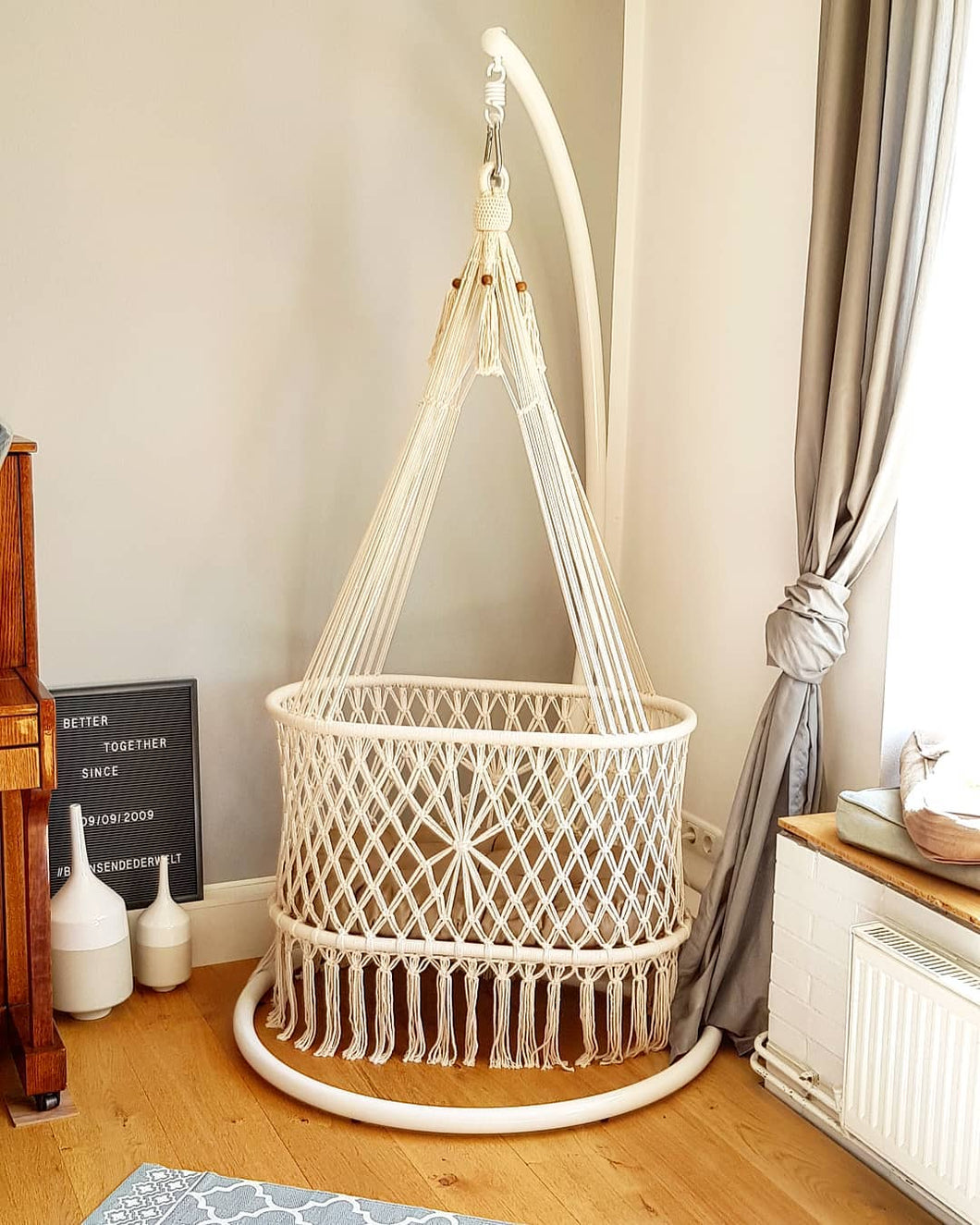 hanging bassinet stand