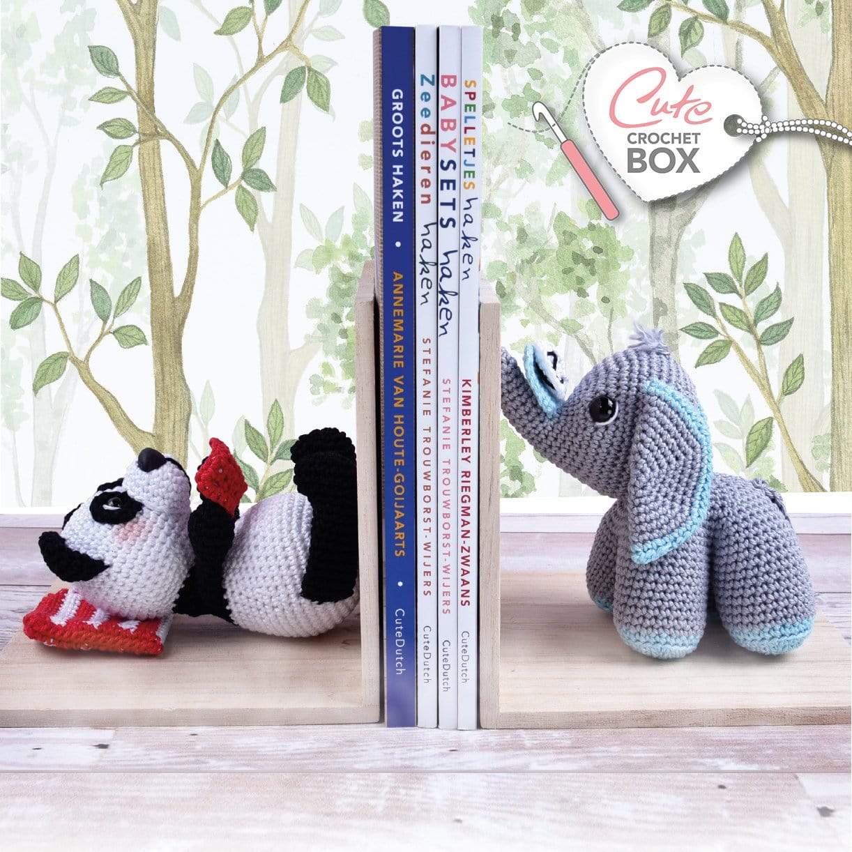 binair textuur kleinhandel Cute Crochet Box nr. 27 - Boekensteunen Panda & Olifant | CuteDutch