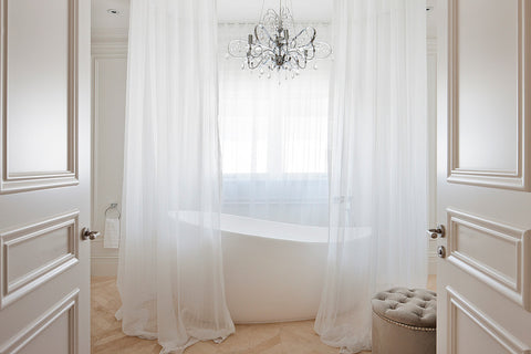 SUNNY SHOWER Modern White Oval Glossy Acrylic Free Standing Bathtub 68 7/8"