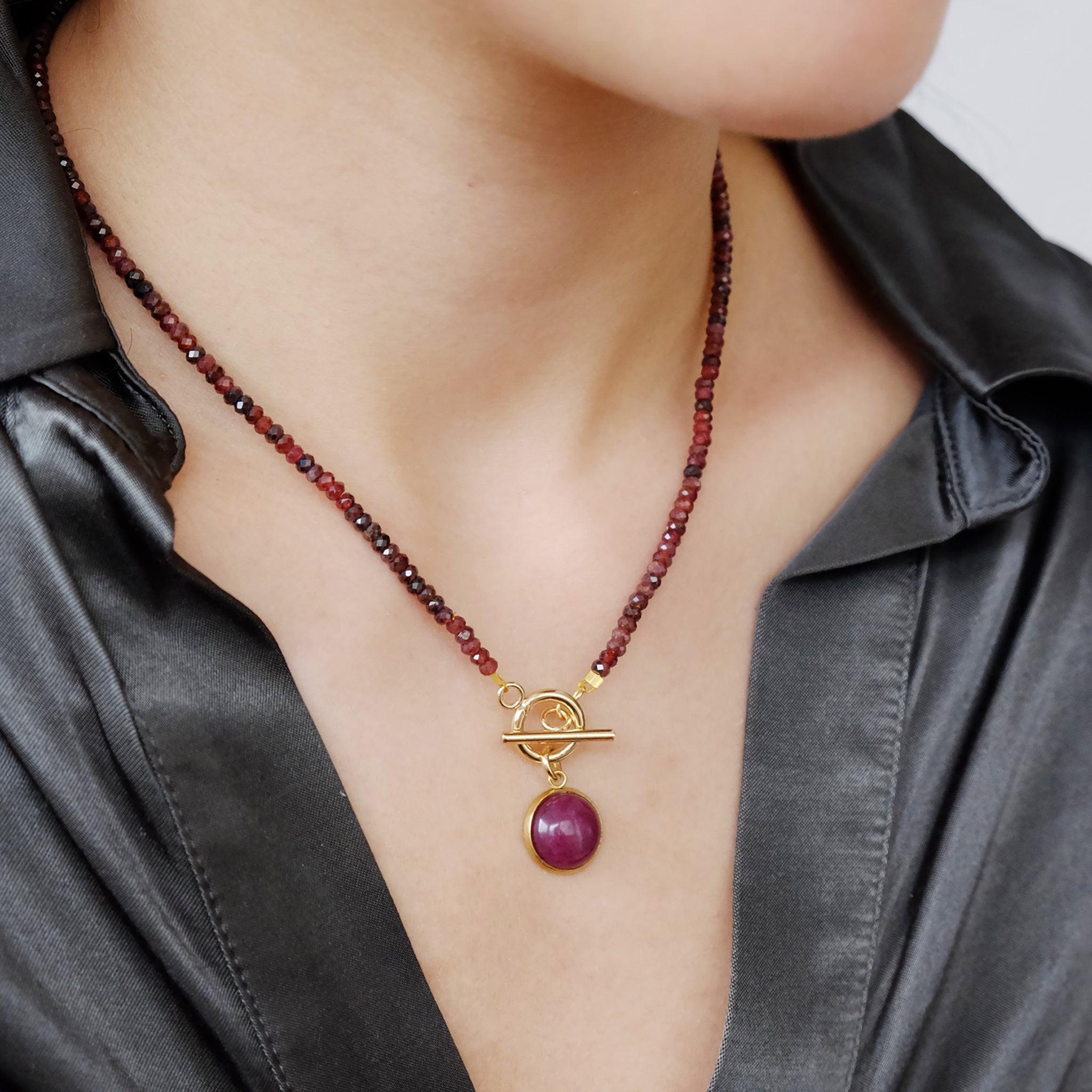 Brody Reversible Necklace in Garnet – LILY