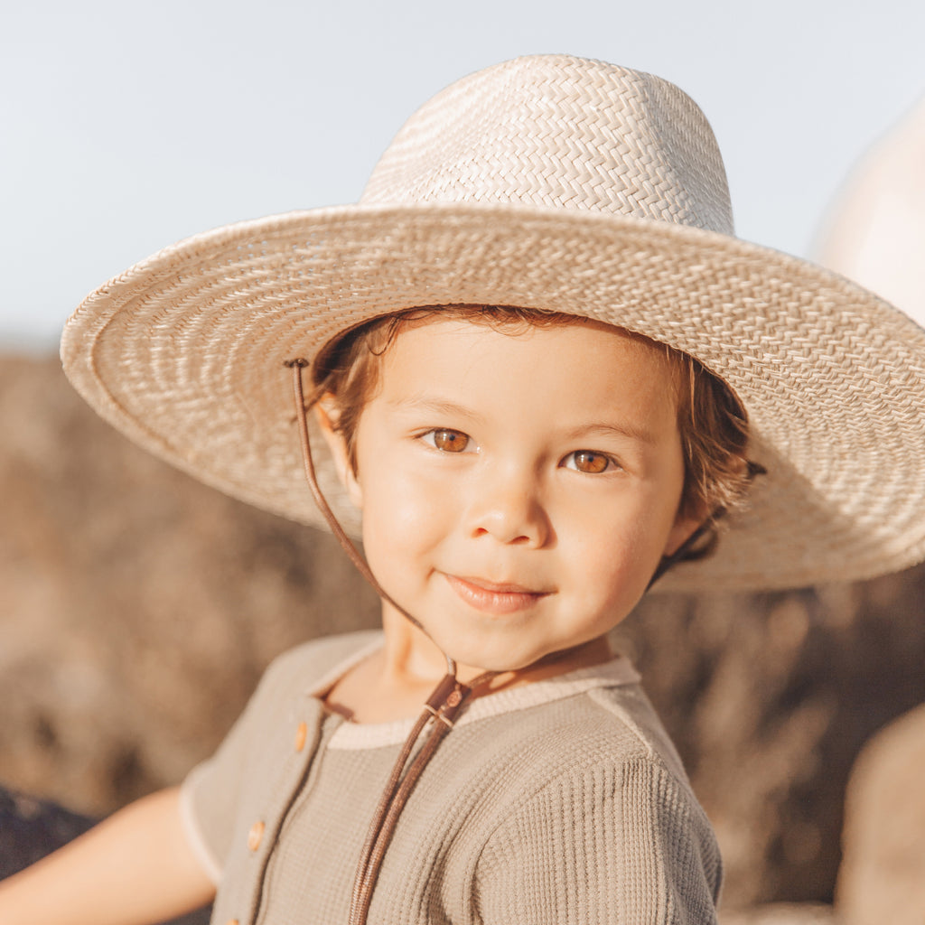 Little boy wearing kids wide-brim straw hat