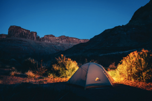 WHY FALL IS THE BEST SEASON FOR HIKING AND CAMPING
