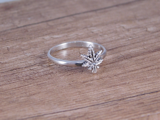 Sterling Silver Lotus Midi Ring Toe 