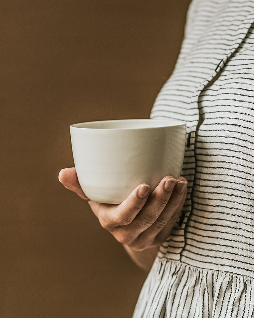 The Barton Croft Hand Bowl in Milk is a stylish and practical bowl for busy people