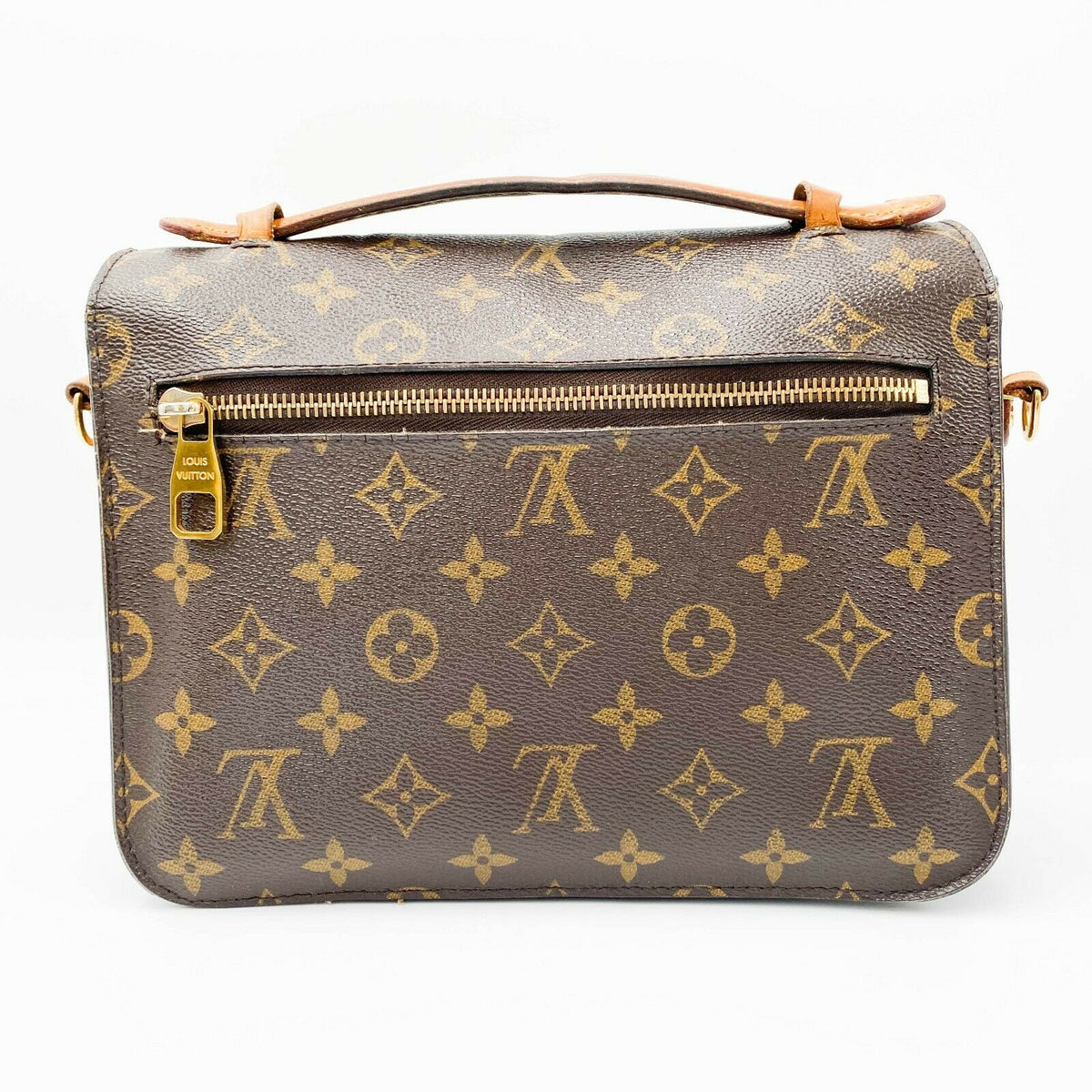 Louis Vuitton Pochette Metis Review - by Kelsey Boyanzhu