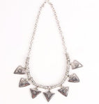 Collier géométrique "triangle"