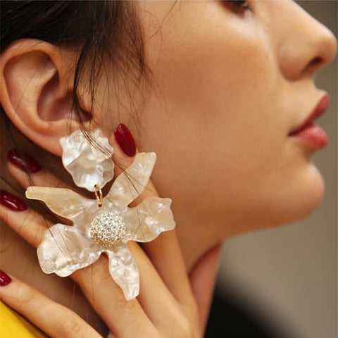 Damien Resin Flower Earrings - watereverysunday