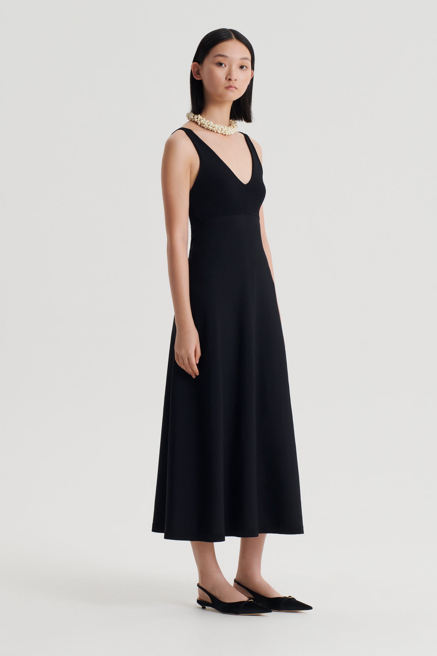 crepe-knit-v-neck-dress-black