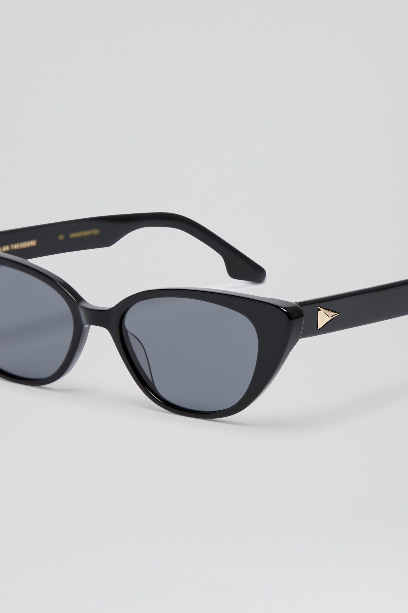 st-feline-oval-sunglasses-black